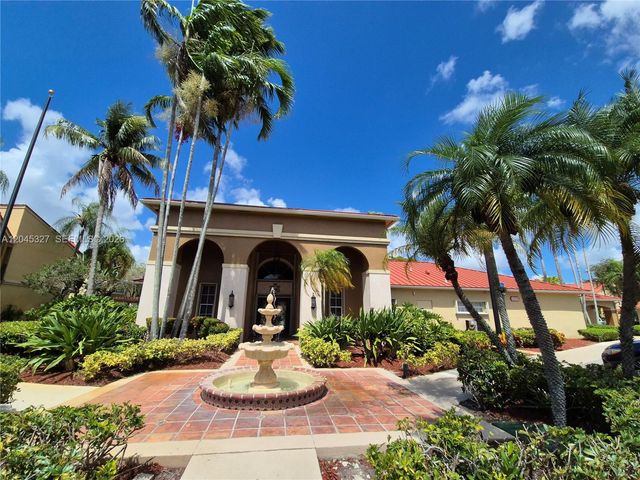 18310 NW 68th Ave P, Hialeah, FL 33015