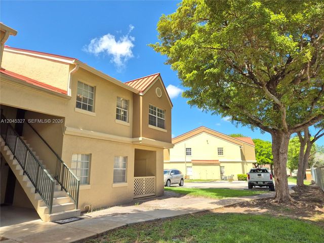 18310 NW 68th Ave P, Hialeah, FL 33015
