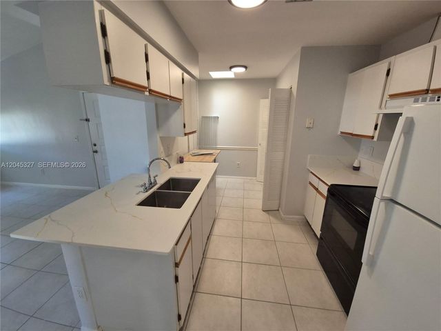18310 NW 68th Ave P, Hialeah, FL 33015