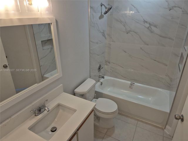 18310 NW 68th Ave P, Hialeah, FL 33015