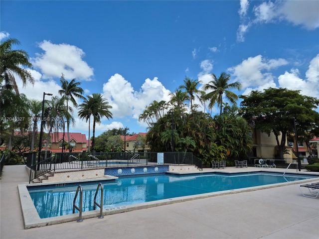 18310 NW 68th Ave P, Hialeah, FL 33015