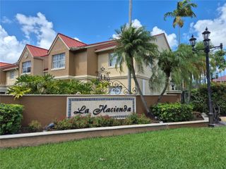 18310 NW 68th Ave P, Hialeah, FL 33015