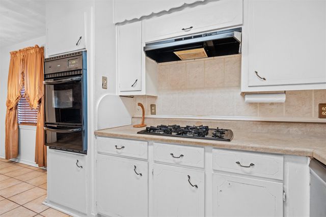 2828 Larkspur Lane, Dallas, TX 75233