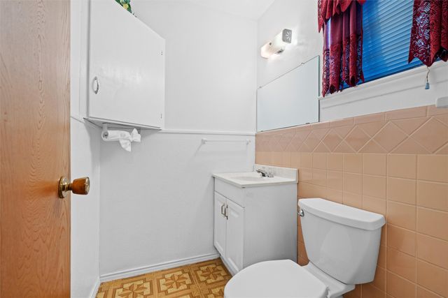 2828 Larkspur Lane, Dallas, TX 75233