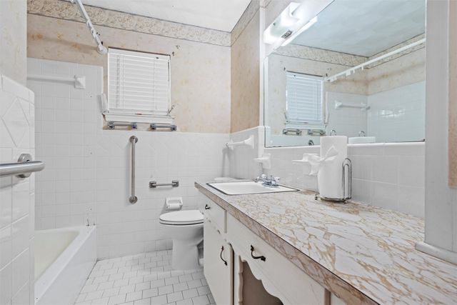 2828 Larkspur Lane, Dallas, TX 75233