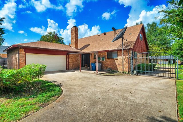 2828 Larkspur Lane, Dallas, TX 75233