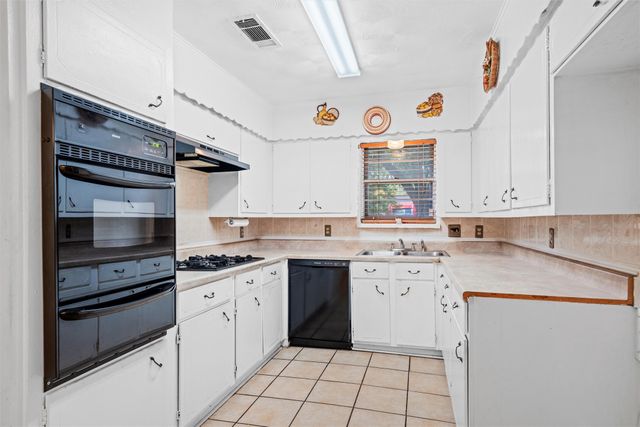 2828 Larkspur Lane, Dallas, TX 75233