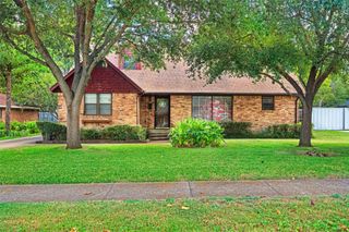 2828 Larkspur Lane, Dallas, TX 75233