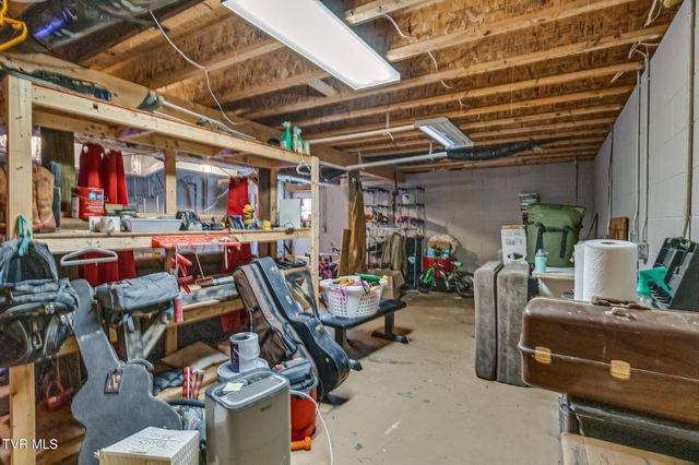 208 Hallock Place, Abingdon, VA 24210