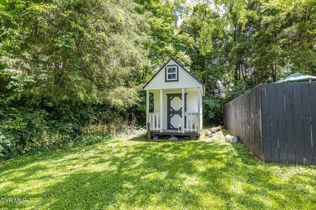 208 Hallock Place, Abingdon, VA 24210