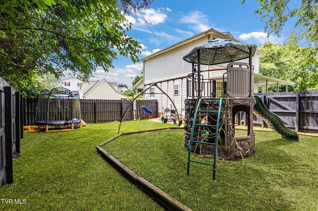 208 Hallock Place, Abingdon, VA 24210