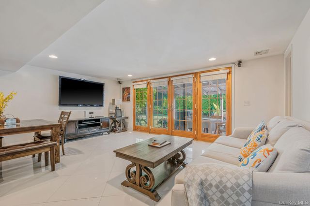 540 Scudder Avenue, Copiague, NY 11726