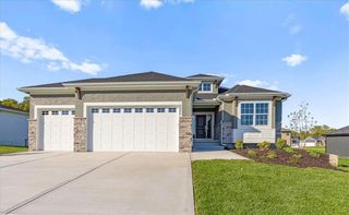 2226 SW Heartland Court, Lee's Summit, MO 64082