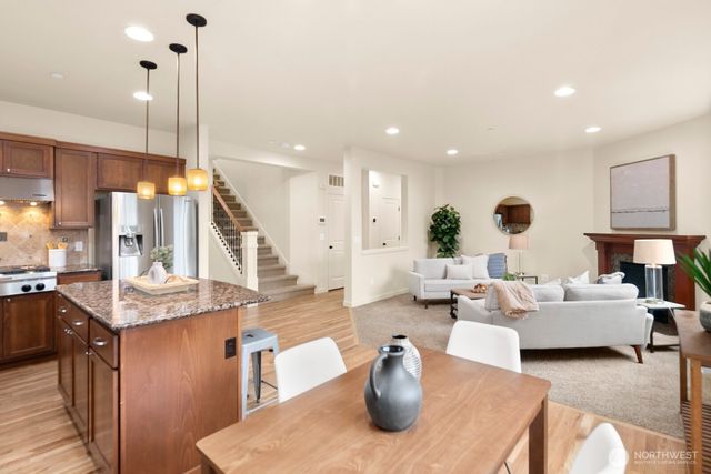 12127 166th Place NE, Redmond, WA 98052