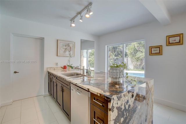 2601 NE 11th Court, Fort Lauderdale, FL 33304