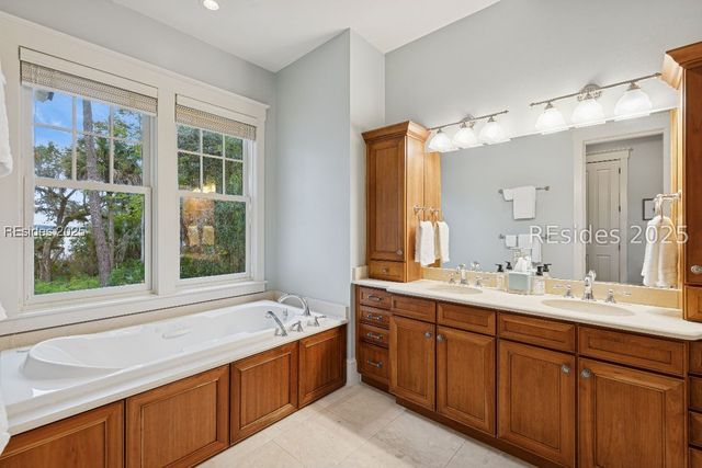 12 Walker House Dr, Okatie, SC 29909