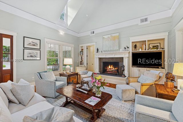 12 Walker House Dr, Okatie, SC 29909