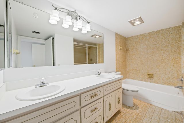 799 Jeffery Street 201, Boca Raton, FL 33487