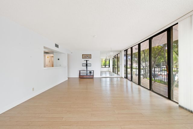 799 Jeffery Street 201, Boca Raton, FL 33487