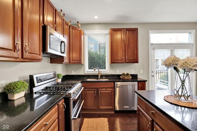 529 E New York Street, Indianapolis, IN 46202