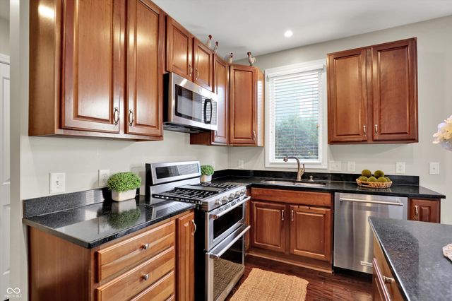 529 E New York Street, Indianapolis, IN 46202