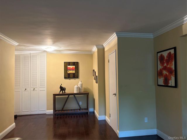 40 Stoner Avenue 1D, Great Neck Plaza, NY 11021