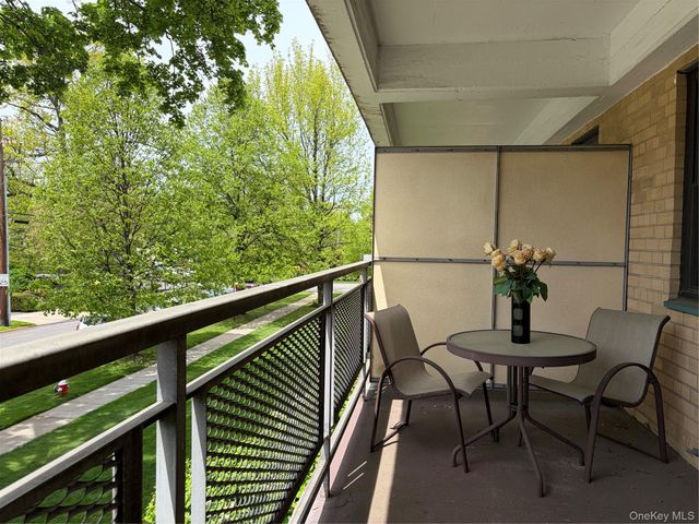 40 Stoner Avenue 1D, Great Neck Plaza, NY 11021