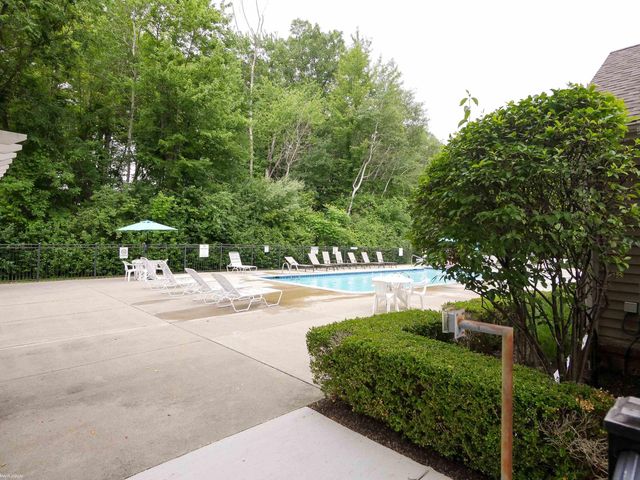 25699 Maritime Cir Circle, Harrison Twp, MI 48045