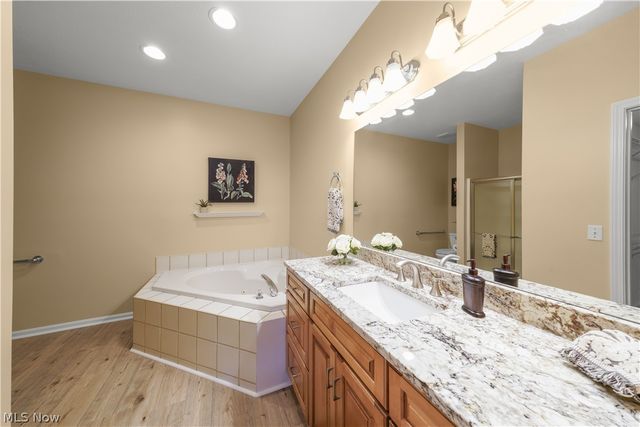 730 Woodlake Drive, Aurora, OH 44202