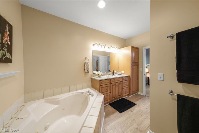 730 Woodlake Drive, Aurora, OH 44202