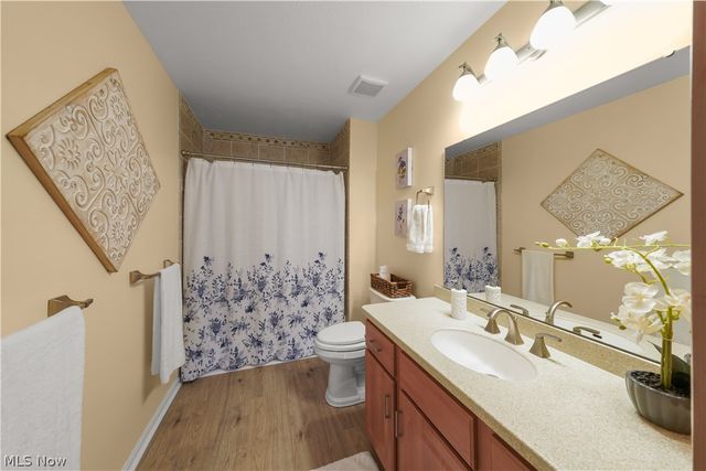 730 Woodlake Drive, Aurora, OH 44202