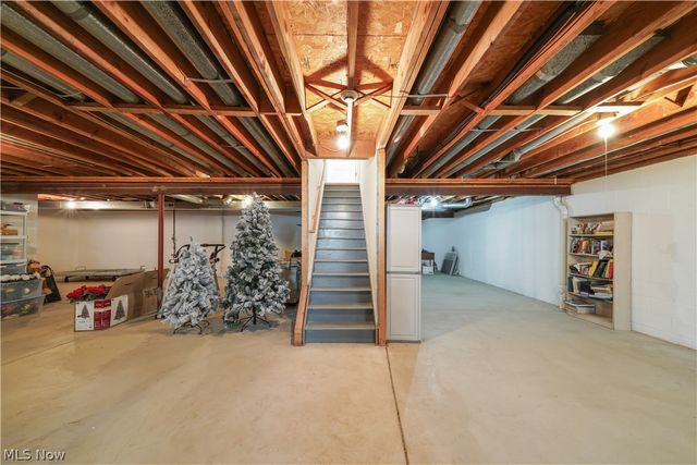 730 Woodlake Drive, Aurora, OH 44202