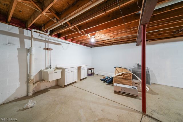 730 Woodlake Drive, Aurora, OH 44202