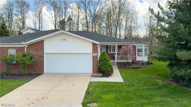 730 Woodlake Drive, Aurora, OH 44202