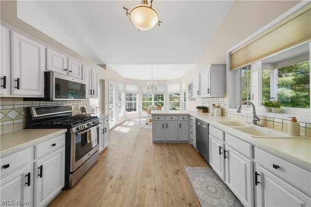 730 Woodlake Drive, Aurora, OH 44202