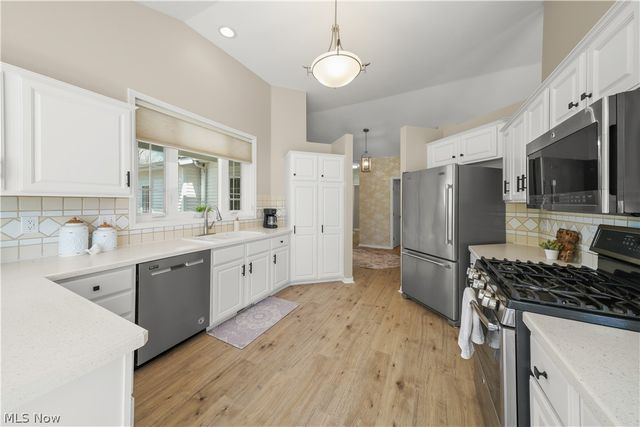 730 Woodlake Drive, Aurora, OH 44202