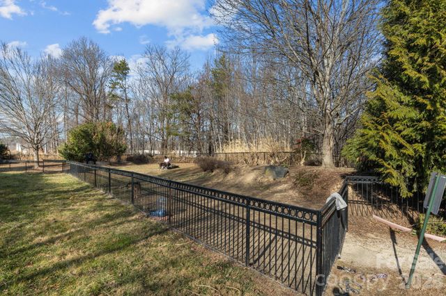 176 Brickton Village Circle 206, Fletcher, NC 28732