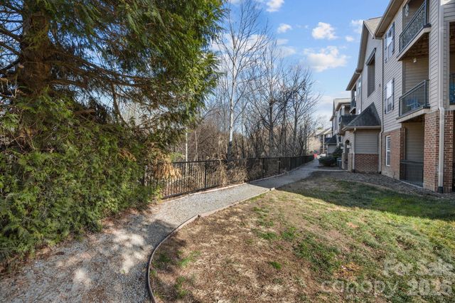 176 Brickton Village Circle 206, Fletcher, NC 28732