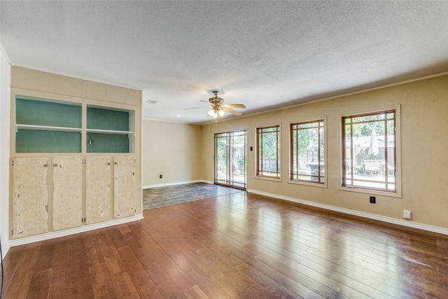2602 Brentwood Circle, Arlington, TX 76013