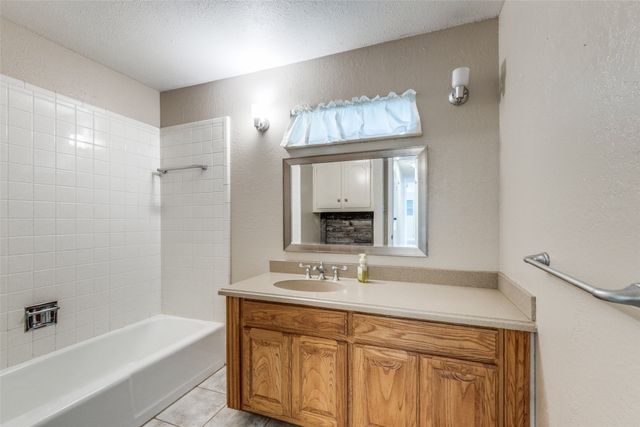 2602 Brentwood Circle, Arlington, TX 76013