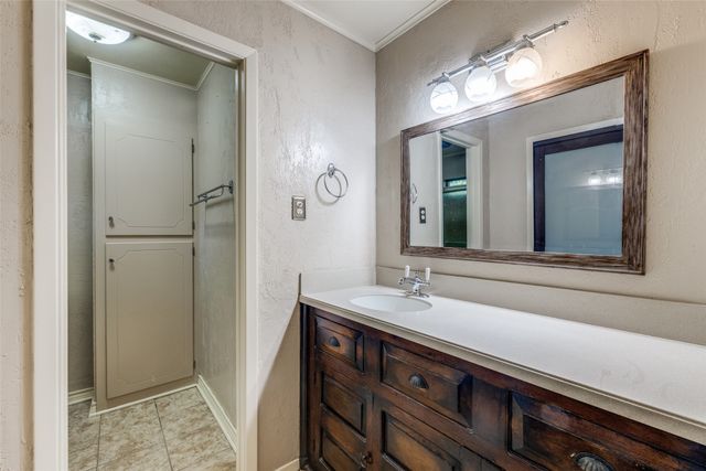 2602 Brentwood Circle, Arlington, TX 76013