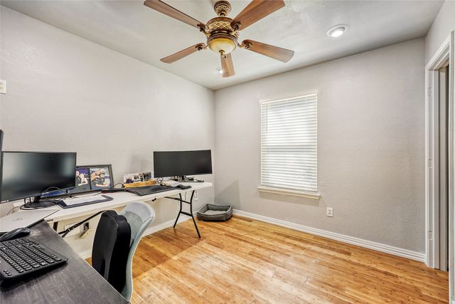 304 Valley Forge Lane, Arlington, TX 76002