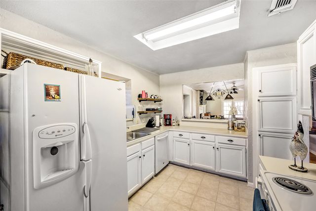 304 Valley Forge Lane, Arlington, TX 76002