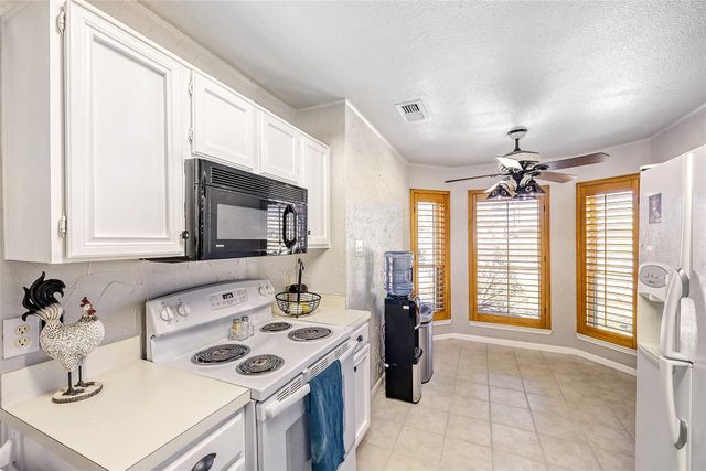 304 Valley Forge Lane, Arlington, TX 76002