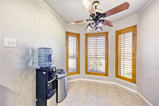 304 Valley Forge Lane, Arlington, TX 76002