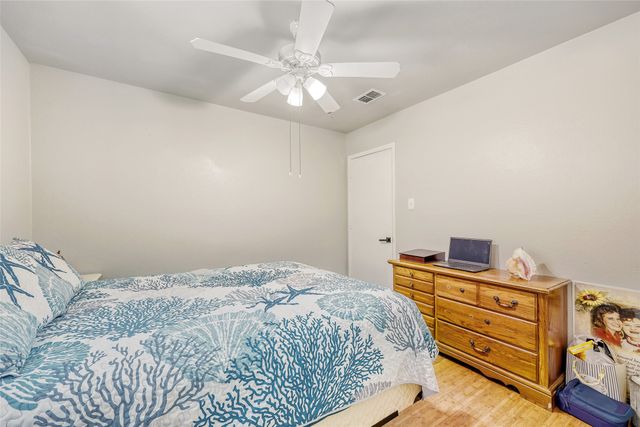 304 Valley Forge Lane, Arlington, TX 76002