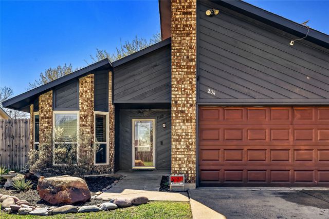 304 Valley Forge Lane, Arlington, TX 76002