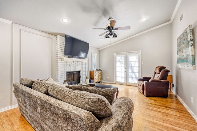 304 Valley Forge Lane, Arlington, TX 76002