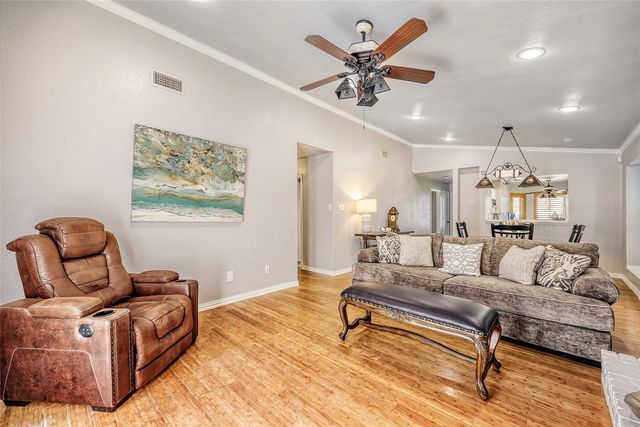 304 Valley Forge Lane, Arlington, TX 76002