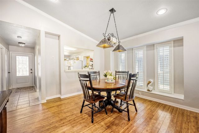 304 Valley Forge Lane, Arlington, TX 76002